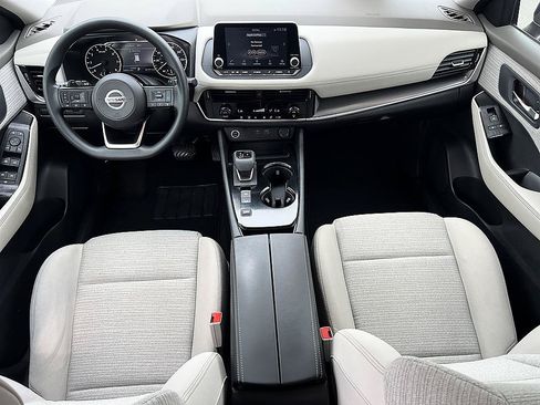 Certified 2021 Nissan Rogue SV FWD image 18