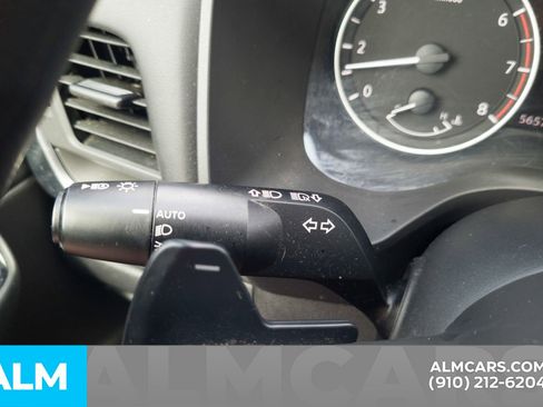 Used 2024 Nissan Rogue S image 17