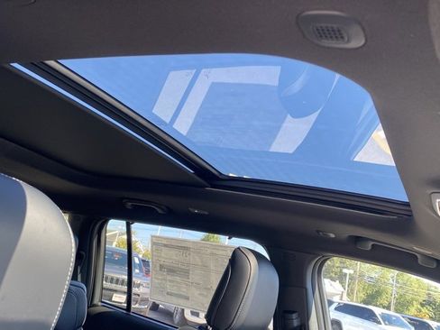 New 2025 Jeep Grand Cherokee L Limited w/ Luxury Tech Group II image 33