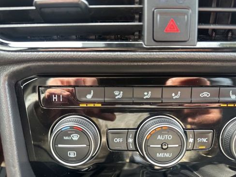 Used 2024 Volkswagen Taos SE image 21