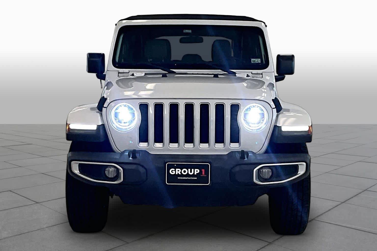 Used 2018 Jeep Wrangler Unlimited Sahara w/ LED Lighting Group AWD/4WD image 3