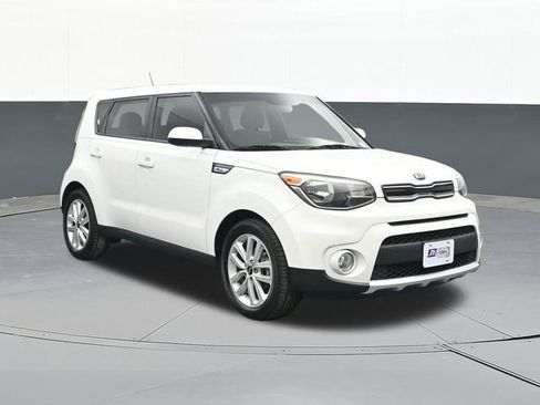 Used 2017 Kia Soul + image 20