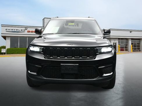 Used 2023 Jeep Grand Cherokee Altitude AWD/4WD image 8