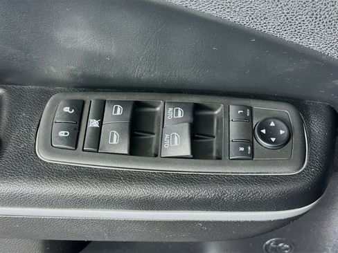 Used 2019 Chrysler 300 Limited image 24