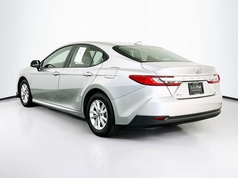 Used 2025 Toyota Camry LE image 5