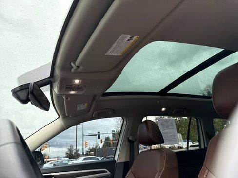 Used 2023 Volkswagen Atlas SE image 30