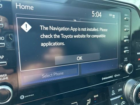 Used 2022 Toyota Highlander XLE AWD/4WD image 19