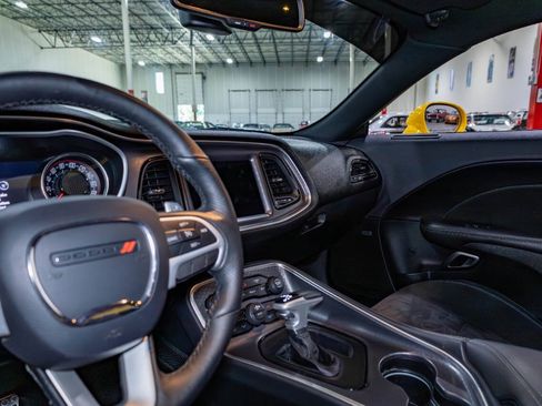 Used 2017 Dodge Challenger R/T Scat Pack w/ Leather Interior Group RWD image 13