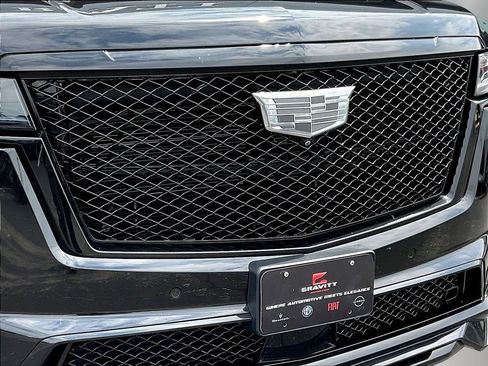 Used 2023 Cadillac Escalade ESV V w/ LPO, ONYX Package AWD/4WD image 30
