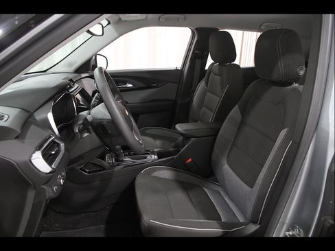 Certified 2023 Chevrolet TrailBlazer LT w/ Convenience Package FWD image 5