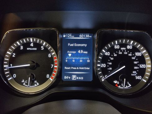 Used 2017 Nissan Titan SV RWD image 23