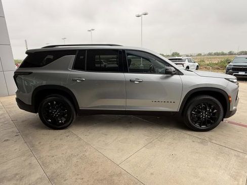 Used 2026 Chevrolet Traverse LT w/ Midnight/Sport Edition FWD image 10