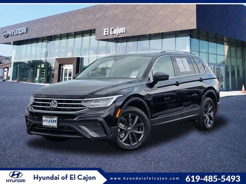 Used 2024 Volkswagen Tiguan SE image 1