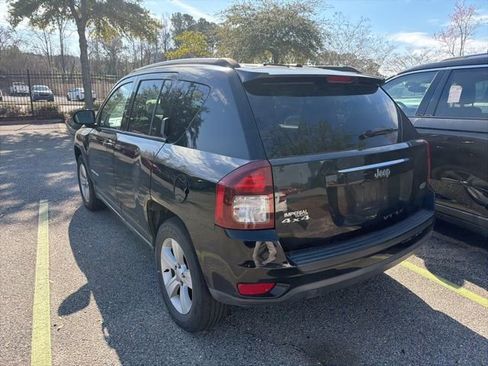 Used 2017 Jeep Compass Latitude image 30