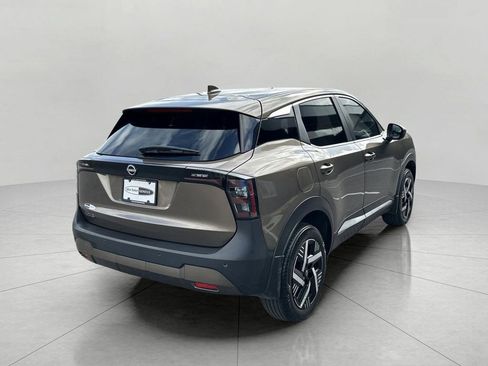 Used 2025 Nissan Kicks SV FWD image 6