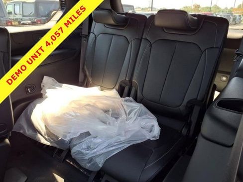 New 2025 Jeep Grand Cherokee L Limited w/ Luxury Tech Group II AWD/4WD image 18