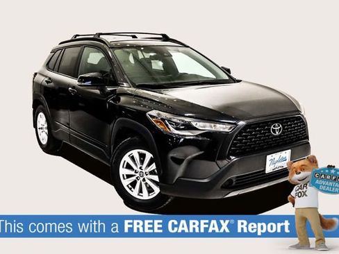 Used 2022 Toyota Corolla Cross LE image 2
