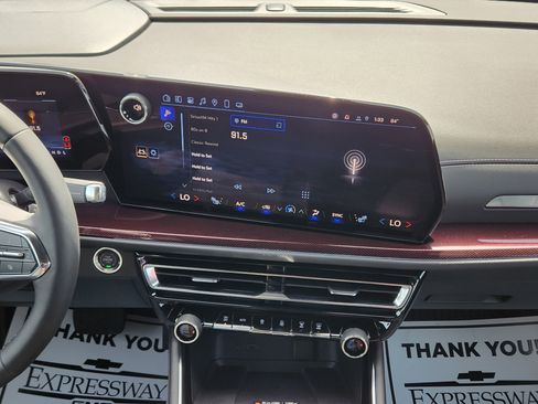 Used 2025 Chevrolet Traverse Z71 image 19