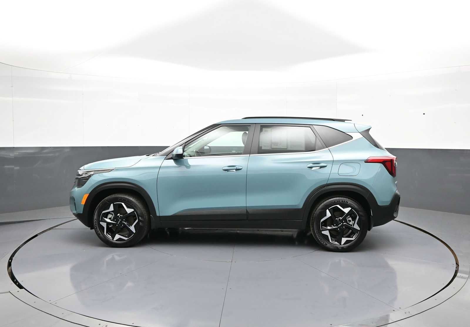 Certified 2025 Kia Seltos EX w/ EX Sunroof Package AWD/4WD image 9