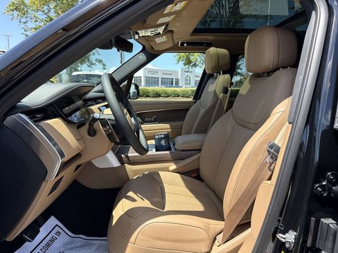 New 2025 Land Rover Range Rover SE image 3