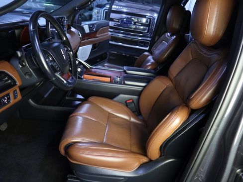 Used 2024 Lincoln Navigator Reserve image 19