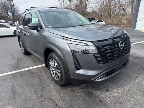 New 2026 Nissan Pathfinder SL FWD image 7