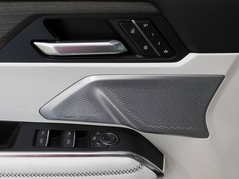 Used 2024 GMC Acadia Denali image 28