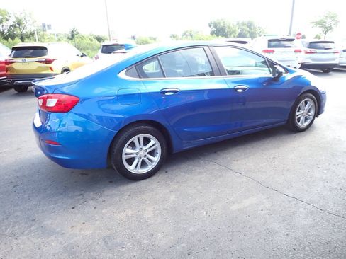 Used 2017 Chevrolet Cruze LT w/ Convenience Package FWD image 6