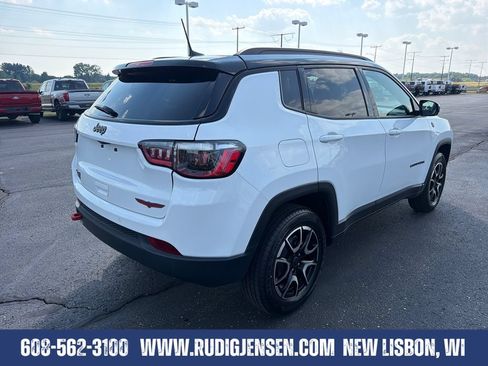 Used 2025 Jeep Compass Trailhawk AWD/4WD image 5