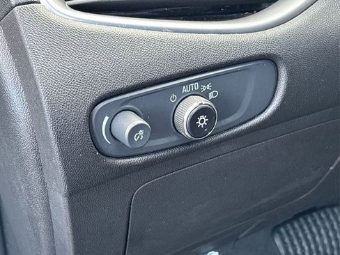 Used 2025 Chevrolet Malibu LT image 35