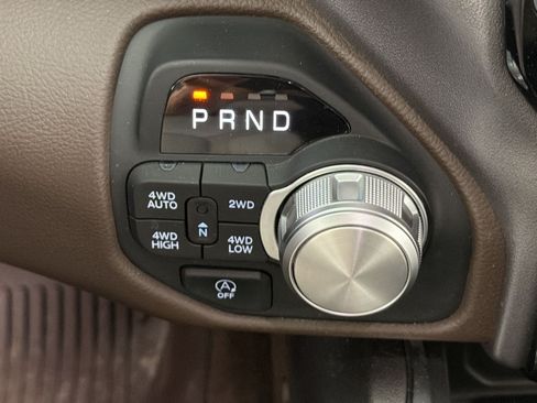 Used 2025 RAM 1500 Laramie AWD/4WD image 19
