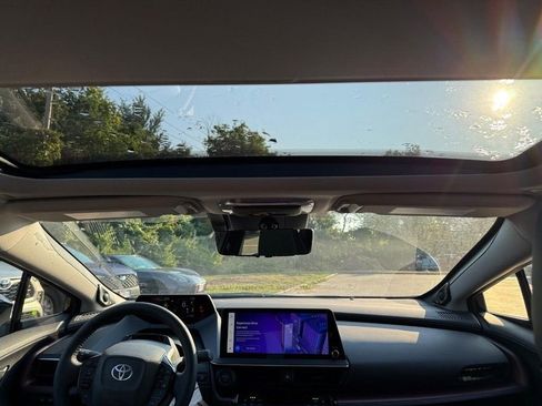 New 2025 Toyota Prius Plug-In Hybrid FWD image 7
