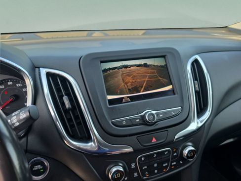 Used 2020 Chevrolet Equinox LT w/ Driver Convenience Package FWD image 19