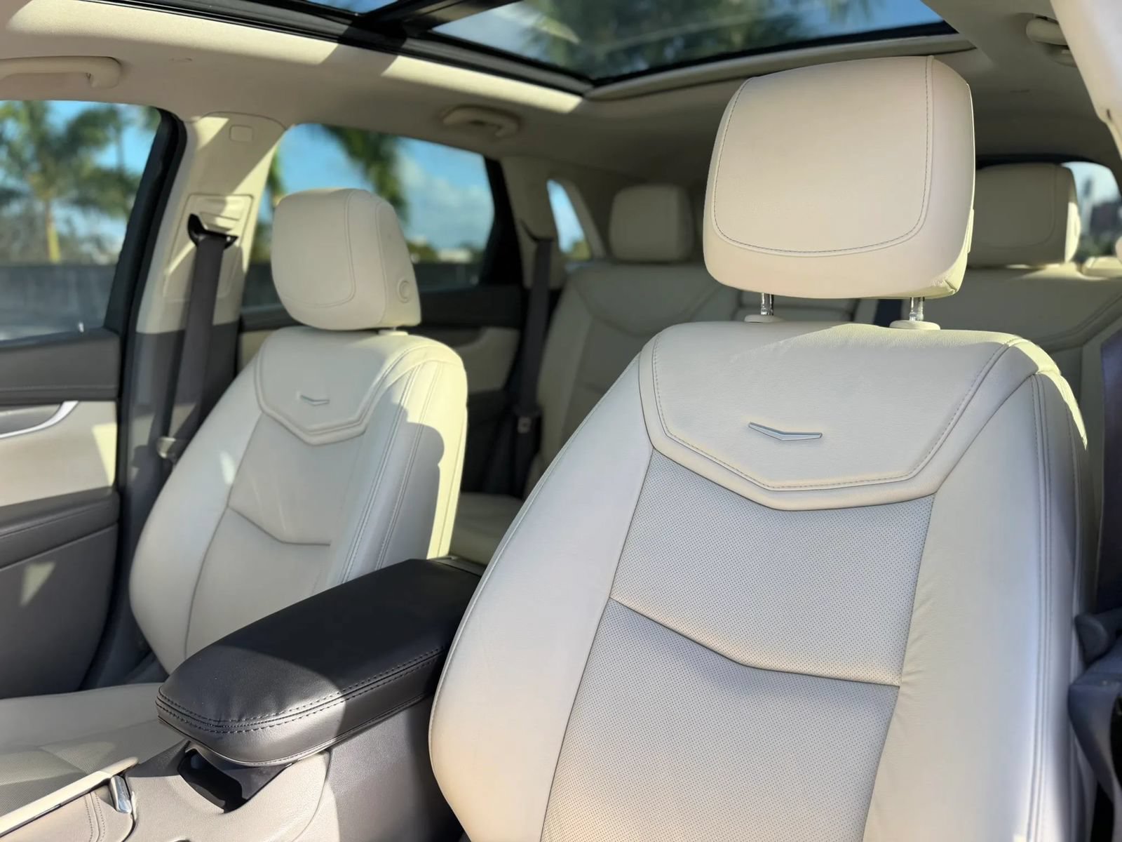 Used 2017 Cadillac XT5 Luxury w/ Driver Awareness Package FWD image 17