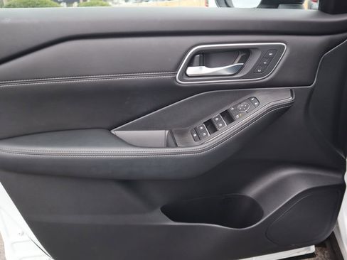 Used 2024 Nissan Rogue Platinum w/ Platinum Premium Package image 19