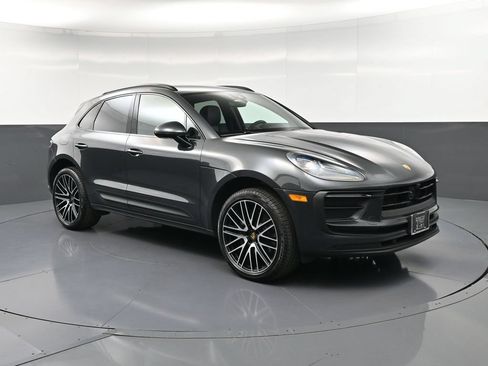 Certified 2026 Porsche Macan AWD/4WD image 10