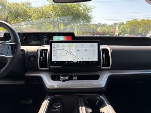 Used 2025 Ford Expedition Active image 21