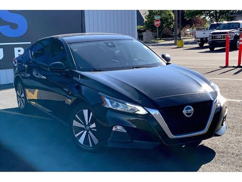 Used 2021 Nissan Altima 2.5 SV FWD image 2