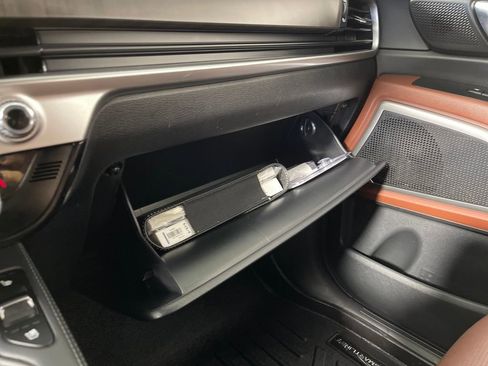 Used 2023 Kia Telluride EX w/ EX Captain's Chair Package image 28