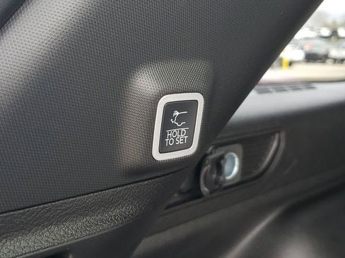 New 2025 Jeep Grand Cherokee Altitude image 9