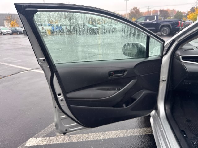 Used 2025 Toyota Corolla LE FWD image 12