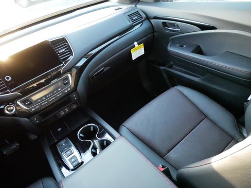 Certified 2026 Honda Ridgeline Black Edition image 11