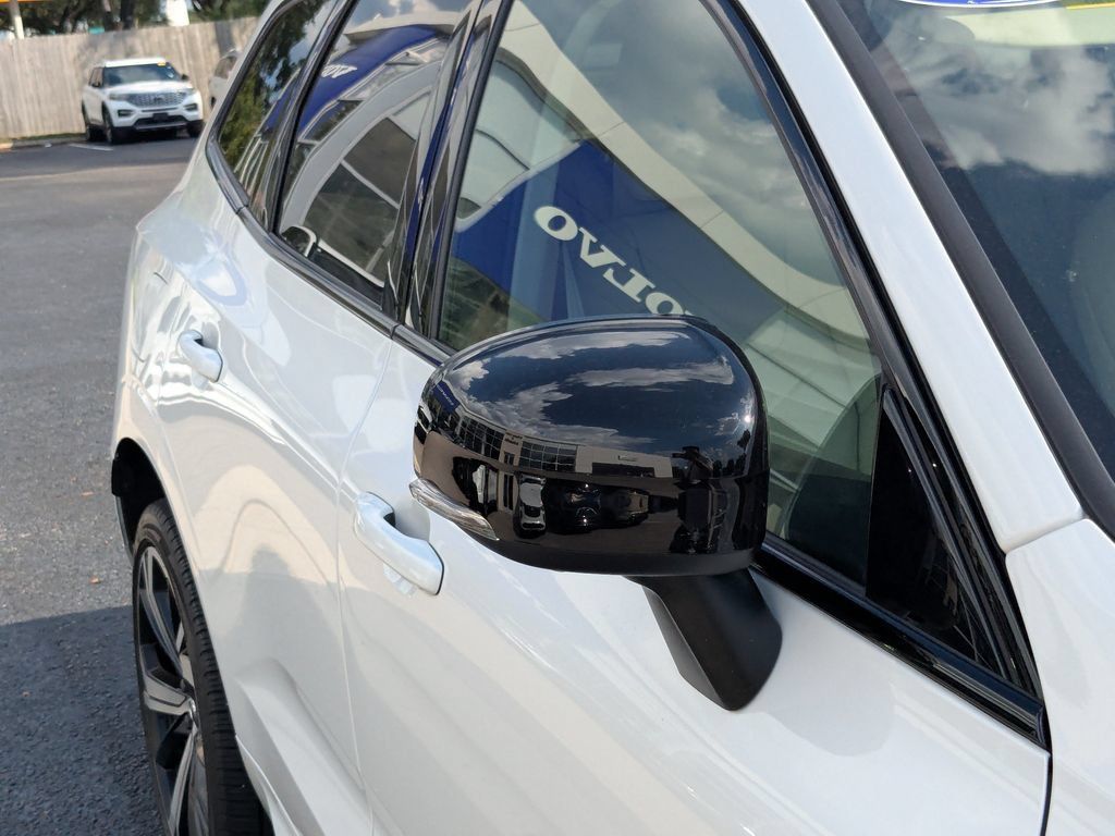 Certified 2024 Volvo XC60 B5 Ultimate w/ Protection Package Premier AWD/4WD image 12