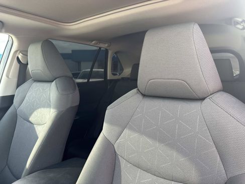 Used 2025 Toyota RAV4 XLE image 22