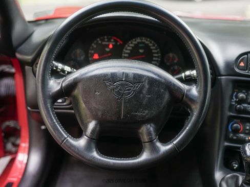 Used 2004 Chevrolet Corvette Convertible w/ Preferred Equipment Group RWD image 32