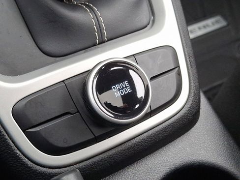 Certified 2023 Hyundai Venue SEL image 24