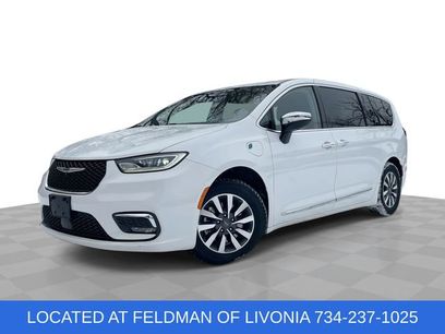 Used 2023 Chrysler Pacifica Limited