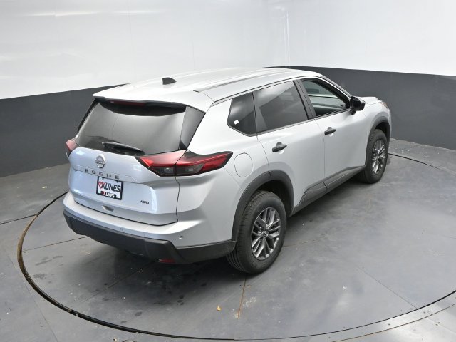 Used 2024 Nissan Rogue S AWD/4WD image 35