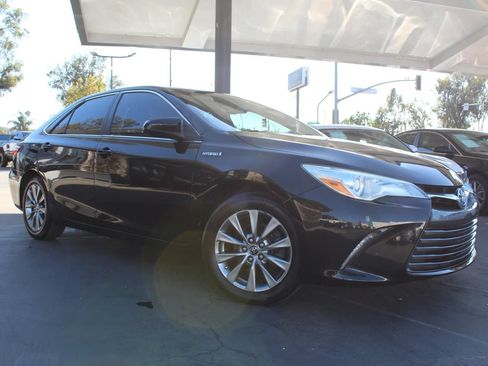 Used 2015 Toyota Camry XLE w/ Moonroof Package FWD image 7