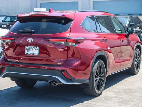 Used 2024 Toyota Highlander XSE FWD image 9